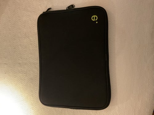 Svart fodral för laptop/surfplatta