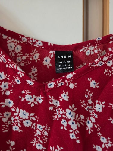 SHEIN röd topp, storlek M