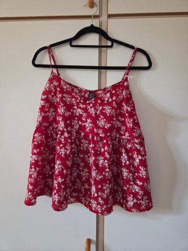 SHEIN röd topp, storlek M
