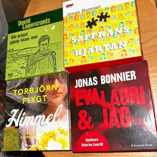 4 st ljudböcker. Olika författare