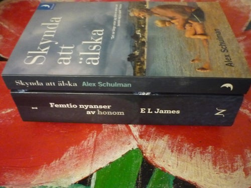 BOK, 2 STYCKEN POCKET BÖCKER, ALEX SCHULMAN: SKYNDA ATT ÄLSKA, E L JAMES: FEMTIO
