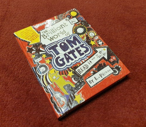 The Brilliant World of Tom Gates av L. Pichon, 2014, 250 sidor, mycket fin.