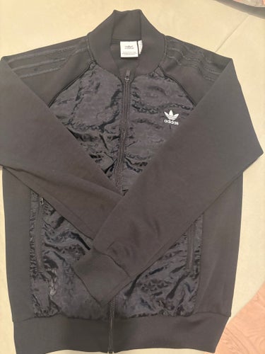 Adidas svart träningsjacka, storlek M