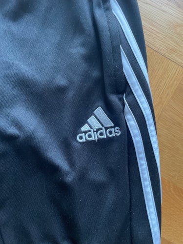 Adidas svarta träningsbyxor