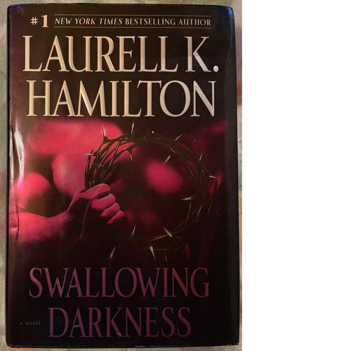 Köp nu! - Swallowing Darkness av Laurell K Hamilton (engelsk fantasy)