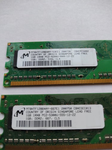 2x Micron 1GB DDR2 RAM-minne