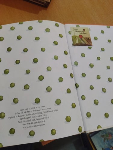 Alla tre slutar med napp av Maria Nilsson Thore, bok, very fine plus