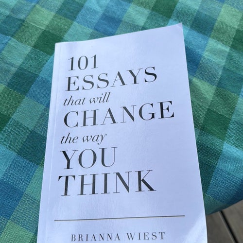 101 ESSAYS that will CHANGE the way YOU THINK av Brianna Wiest