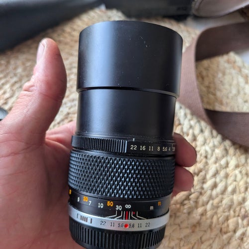 Olympus OM-System Zuiko Auto-T 135mm F2.8 objektiv
