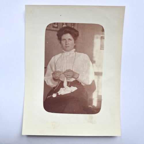 Engelsk Kvinna Som Stickar (Tidigt 1900-tal)