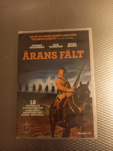INPLASTAD. Ärans Fält. Bryan Brown, Edward Woodward. Studio S.