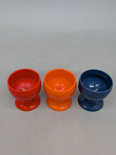 Retro äggkoppar i plast från 1960-talet - Påskmat , Påskpynt , 1900-tal