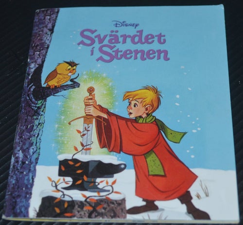Liten bok Disney Svärdet i stenen