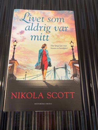 Livet som aldrig var mitt av Nikola Scott, 2020