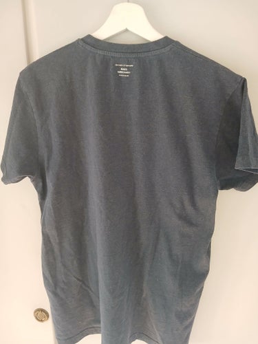 Mads Nørgaard mörkblå t-shirt, storlek M