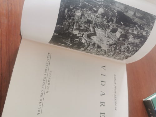 Vidare omslag medbundna vackert halvfranskt band 1936