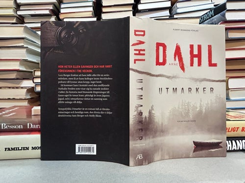Utmarker av Arne Dahl. Bok. Very Fine plus