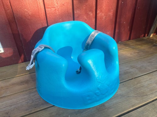 Bumbo babystol barnstol ljusblå stol med bälte