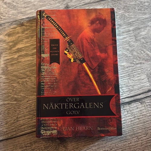 Över Näktergalens Golv av Lian Hearn, 2003