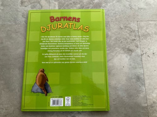 Barnens Djuratlas En fantastisk bok om djur och geografi.