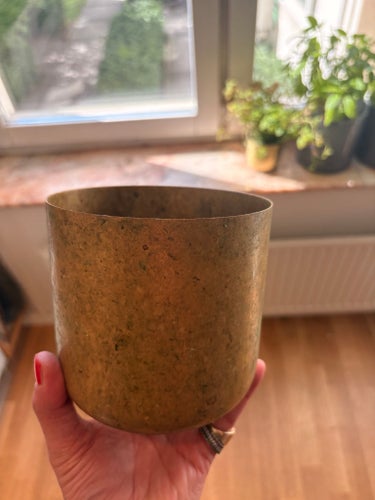 Skultuna Nurturw kruka i mässing.