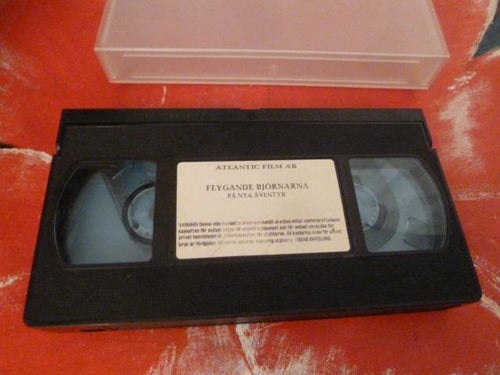 VHS, FLYGANDE BJÖRNARNA PÅ NYA ÄVENTYR, BARNFILM, SVENSKT TAL