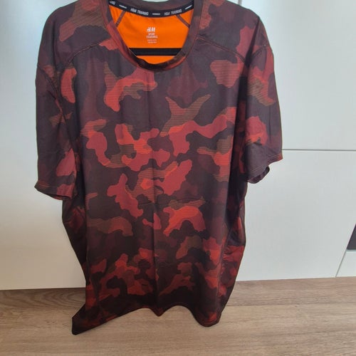 H&M röd t-shirt, storlek XL