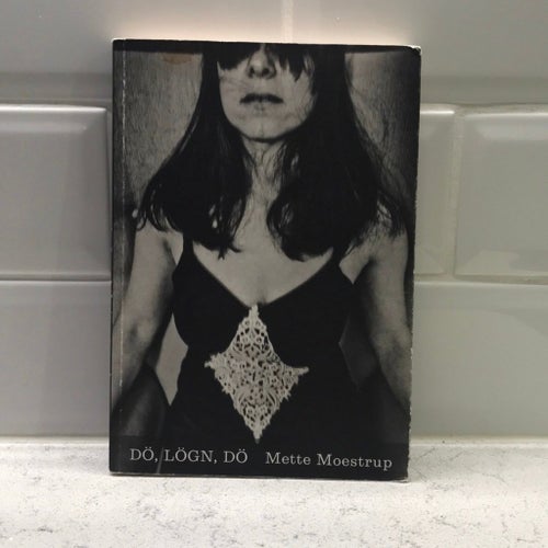 Dö, lögn, dö - Mette Moestrup - 2013