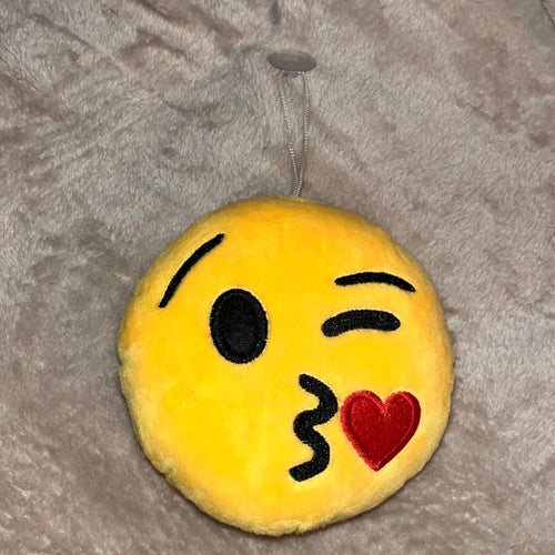 Emoji kudde 14 cm med sugpropp