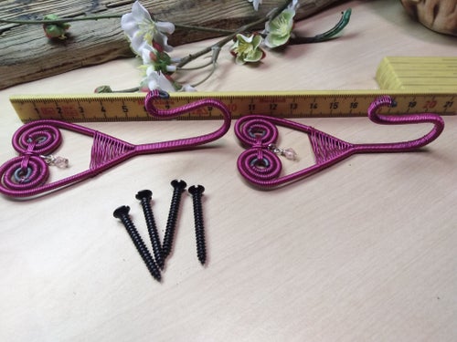 Luffarslöjd 2st nya handgjorda krokar, hjärtan m liten rosa pärla ca9,5cm setnr5