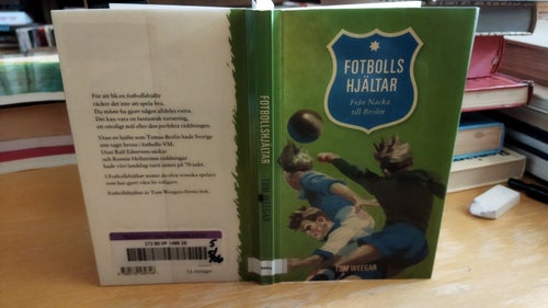 Fotbollshjältar - Från Nacka till Brolin av Tom Weegar, bok, Fine plus