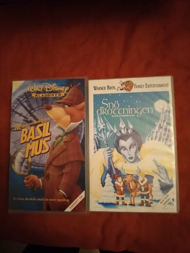 Basil Mus Walt Disney och Snödrottningen Warner Bros Två klassiska filmer på VHS