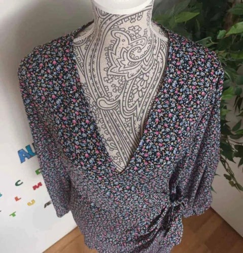 ICHI sort blomsterprintklänning, storlek 40