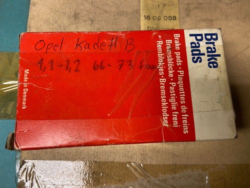 Sats nya NOS bromsklossar fram Opel Kadett B 1,1-1,2 liter 1966-73