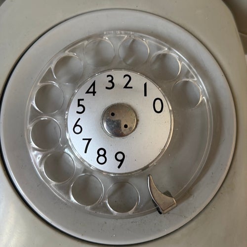 Televerket, Grå retro telefon med fingerskiva