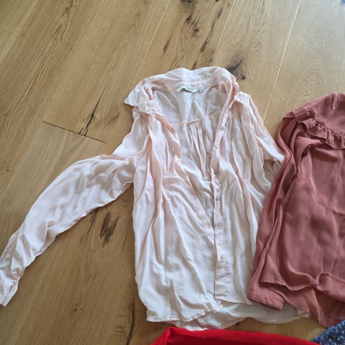 Parti med 2 toppar och 2 klänningar