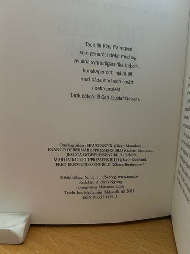 Den nödvändiga boken för alla av Janne Adeen, bok, Very Fine plus