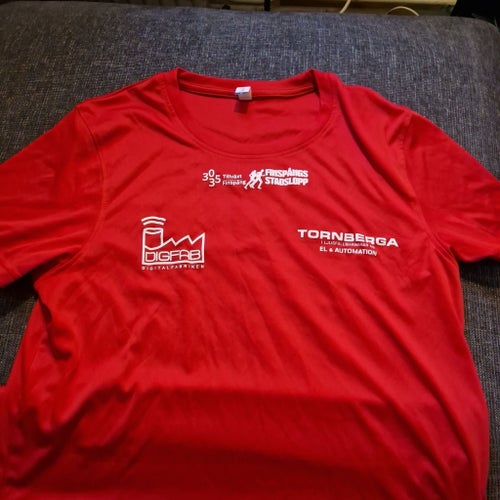 Clique röd t-shirt, storlek S