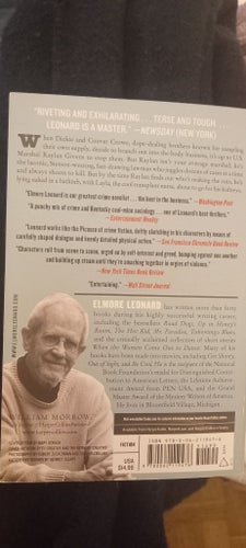 Raylan: A Novel av Elmore Leonard Pocket