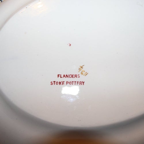 Fyra uppläggningsfat märkta "Flanders Stoke Pottery" no. 1124
