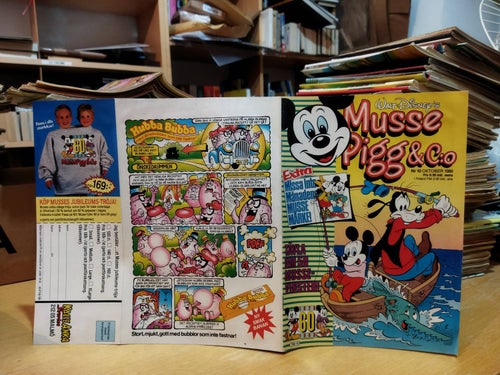 Walt Disneys Musse Pigg C:o 1988 nr 10 + Musse märke + prenumerationskupong, VF