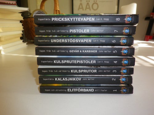 Vapenfakta & Vapen från två världskrig. SMB X 8 - Walter & Hogg 8 böcker.