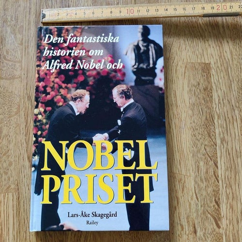 Nobelpriset av Skagegård, Lars-Åke (inb) historik, tradition mm