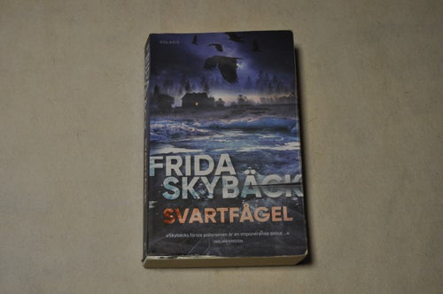 SVARTFÅGEL - Frida Skybäck