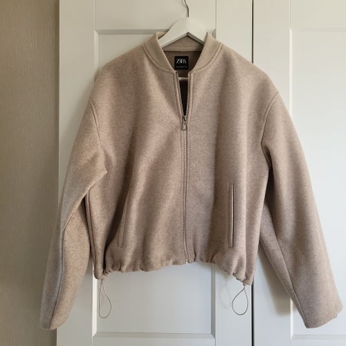 Zara beige jacka, storlek M