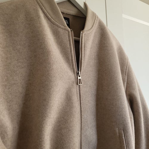 Zara beige jacka, storlek M