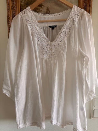 Lindex vit spets blus, storlek M virkad