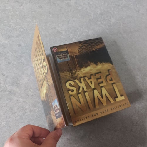 Twin Peaks definitive gold box edition över 24 timmar 10 diskar text & ljud fler
