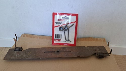 Gräsklipparkniv och knivfjädrar