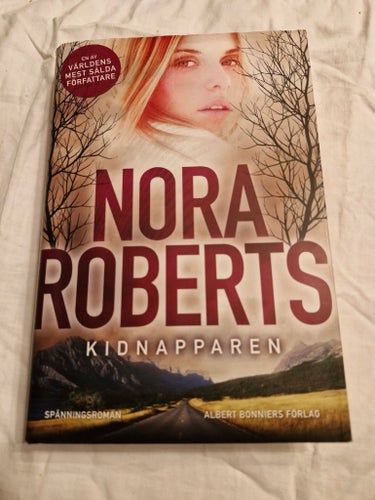 Kidnapparen av Nora Roberts (Inbunden, Nyskick)